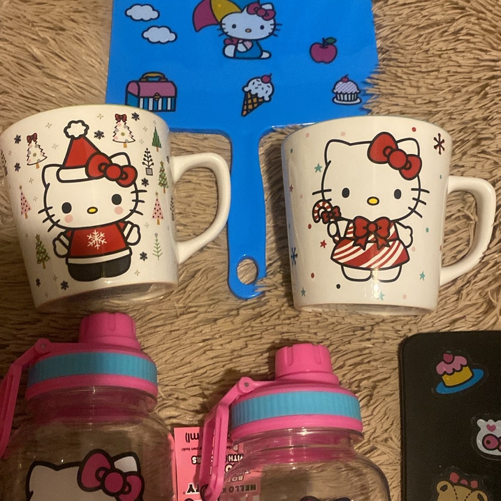 Hello Kitty Lot! - Picture 5 of 5